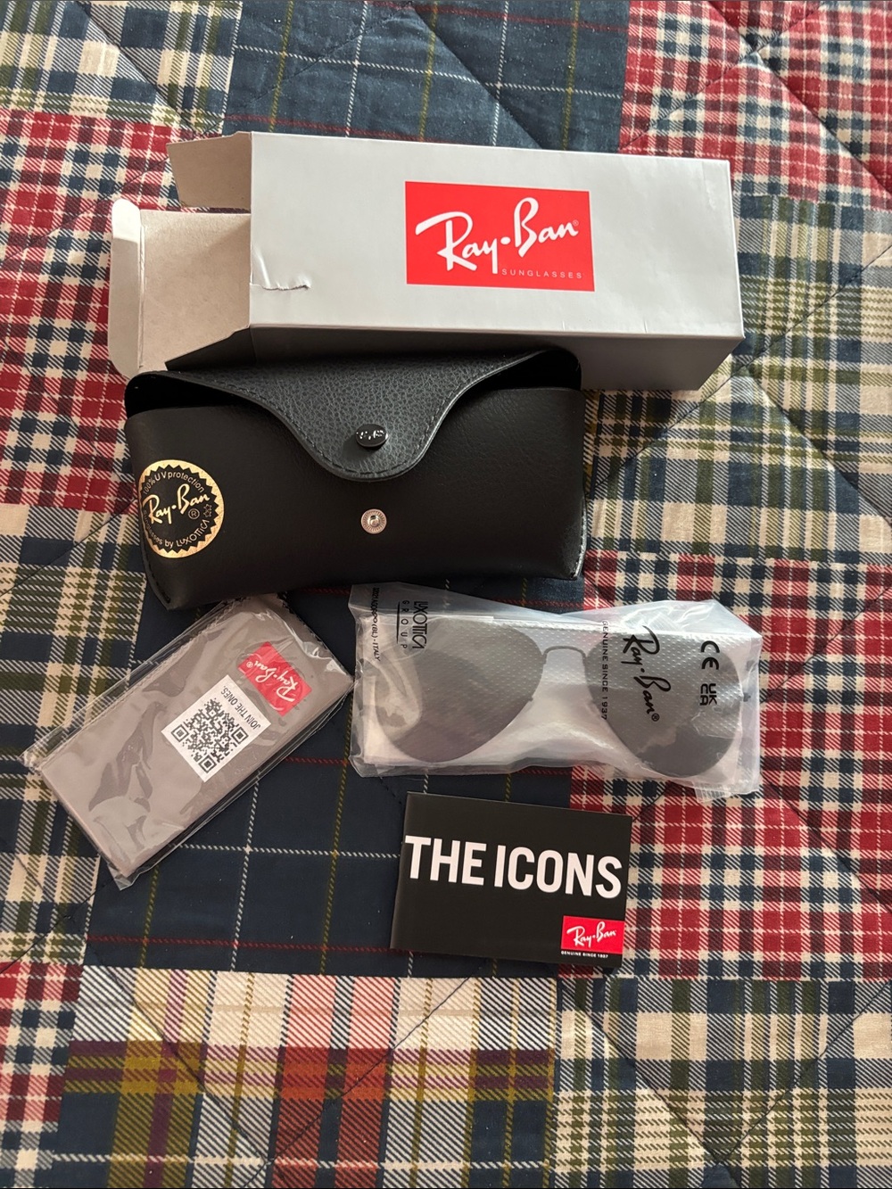 Ray-Ban Black Sunglasses Set with Black Case ORB 3025  4895